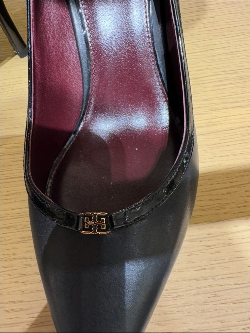Tory Burch Chelsea Leather Pump - Picture 3 of 3